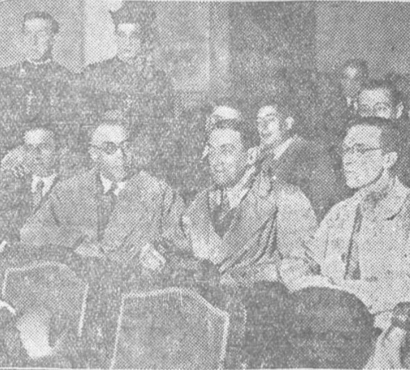 Ensayo general de A.M.D.G. el 5 de Noviembre de 1931. De derecha a izquierda sentados: Cipriano Rivas Cherif, Ramón Pérez de Ayala, Fernando Gillis y Juan Belmonte. Heraldo de Madrid 6-XI-1931.